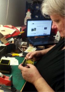 Thomas Pohle in seiner Werkstatt (c) Andy Martin